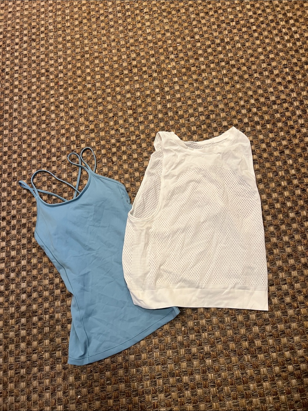 Lululemon Strappy Tank & White Mesh Crop Top - Layered Workout Set small